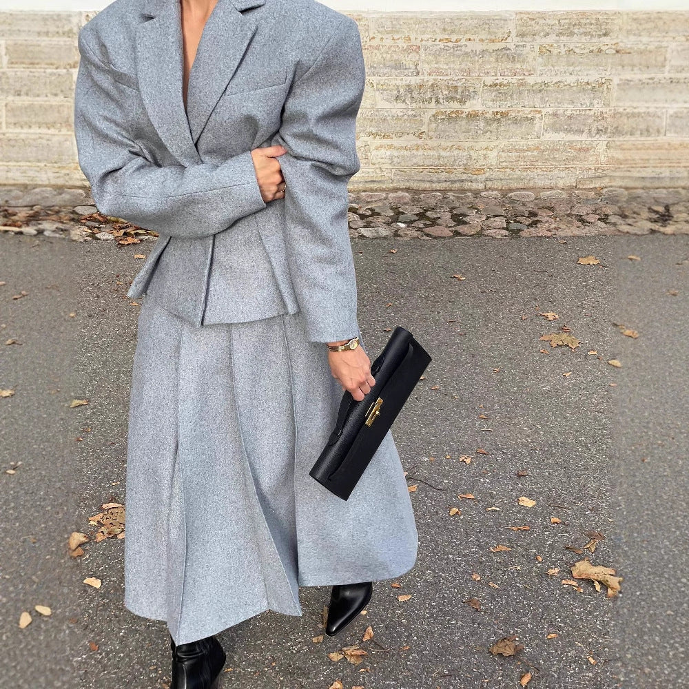 Damen elegantes und modernes Anzugset mit tailliertem Blazer und schwingendem Rock Heidi-Mode