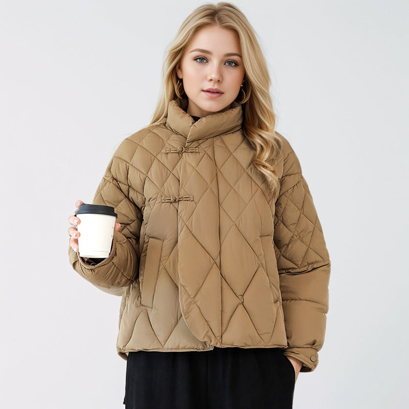 Damen gesteppte Jacke mit hohem Kragen und praktischen Druckknopfdetails Heidi-Mode