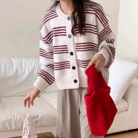 Damen modische Strickjacke mit feiner Streifenstruktur und dekorativen Knöpfen Heidi-Mode