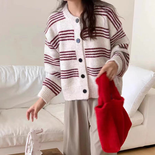 Damen modische Strickjacke mit feiner Streifenstruktur und dekorativen Knöpfen Heidi-Mode