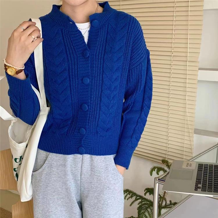 Damen gemütlicher Strickcardigan mit geflochtenem Muster und großen Knöpfen Heidi-Mode