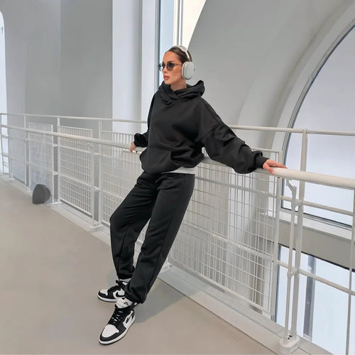 Damen gemütlicher Oversized Hoodie mit intuitivem Kordelzug und passender Jogginghose Heidi-Mode