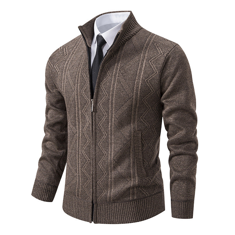 Herren elegante Strickjacke mit strukturiertem Zopfmuster und hohem Kragen Heidi-Mode
