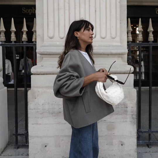 Damen modische Kurzjacke mit elegantem Revers und praktischen Taschen Heidi-Mode