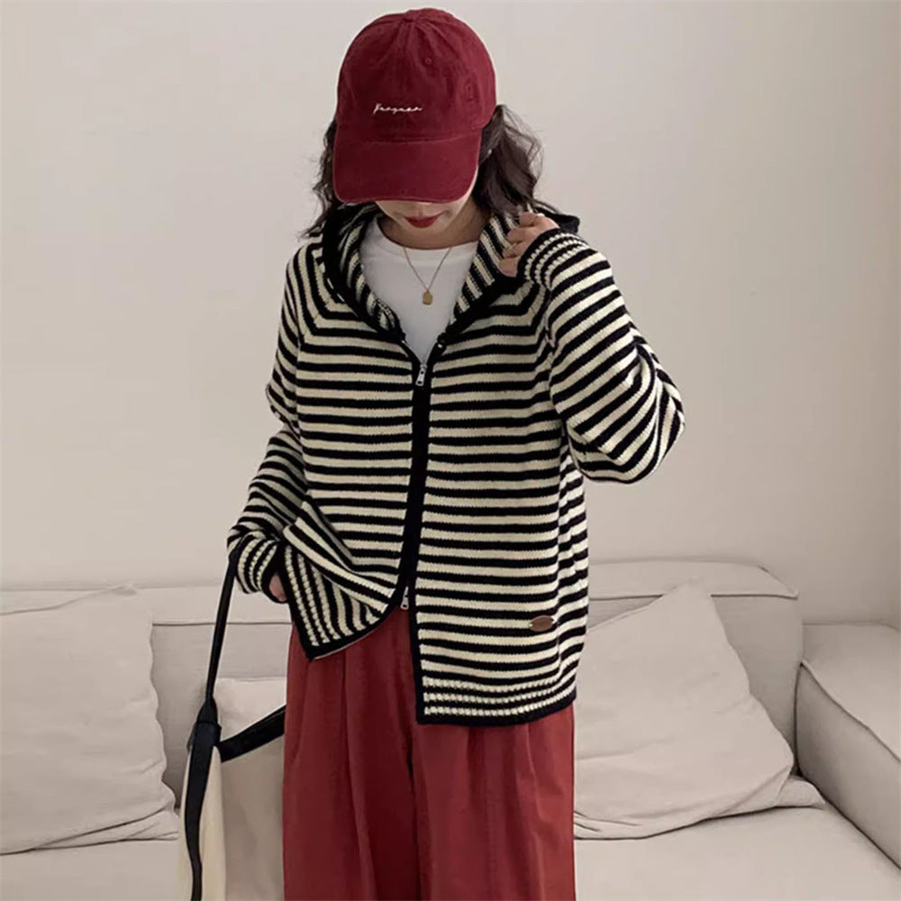 Damen Gestreifte Kapuzenjacke mit praktischem Reißverschluss und seitlichen Taschen Heidi-Mode