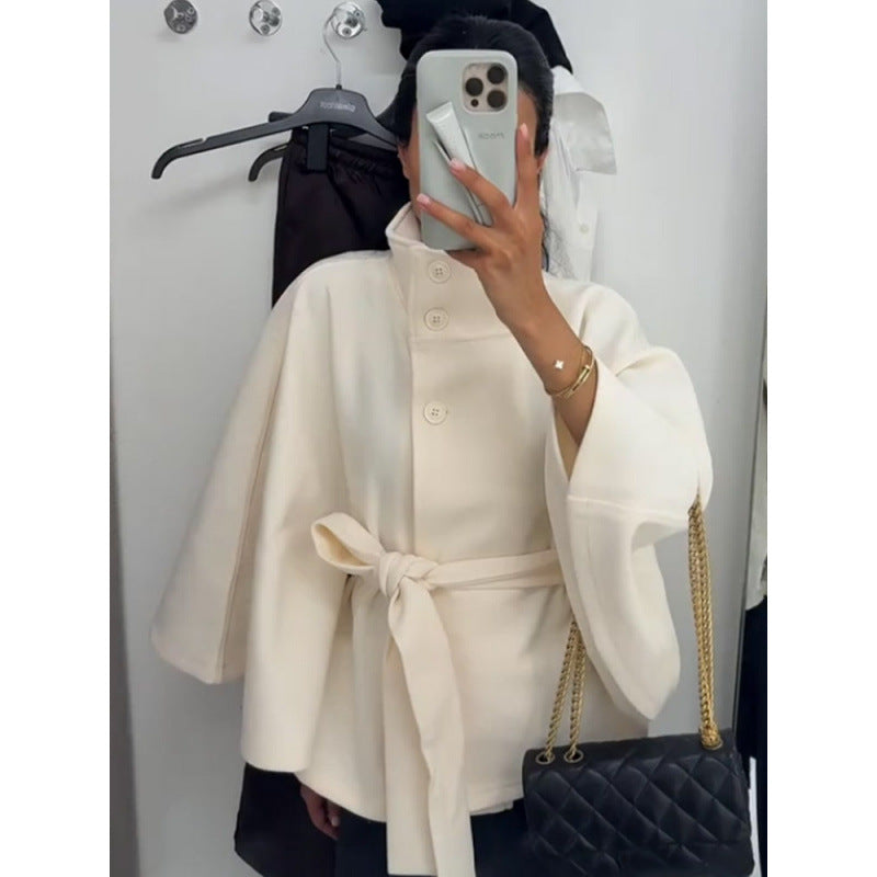 Damen elegante Cape-Jacke mit Knoten-Detail und voluminösen Ärmeln Heidi-Mode