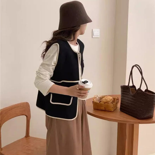 Damen Stilvolle Weste mit kontrastierenden Taschen und Knopfdetails Heidi-Mode