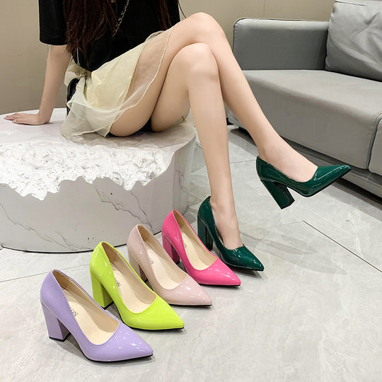 Damen Spitzen Pumps mit bequemem Blockabsatz und glänzendem Finish Heidi-Mode