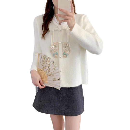Damen Luxuriöser Strickpullover mit dekorativen Knopfdetails und Rüschen Heidi-Mode