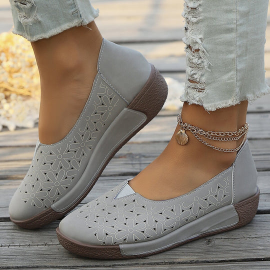 Damen Slipper mit dekorativem Blumenmuster und rutschfester Sohle Heidi-Mode