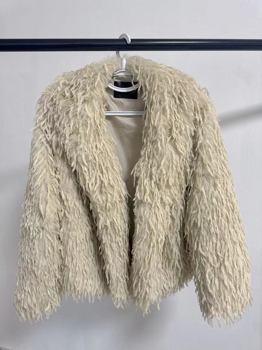 Damen Flauschige Kurzjacke aus Kunstpelz mit tiefem Schnitt Heidi-Mode