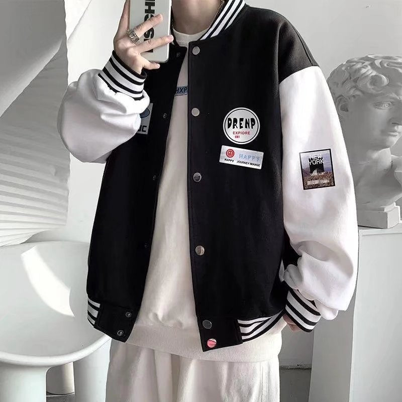 Herren Collegejacke mit praktischen Taschen und Stickereien Heidi-Mode