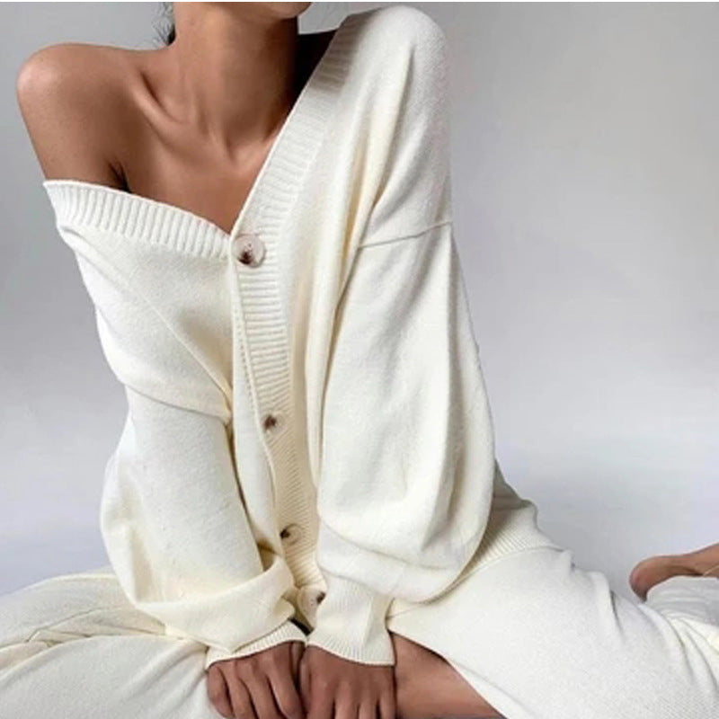 Damen Relaxed Fit Strickanzug mit V-Ausschnitt und Knopfdetail Heidi-Mode