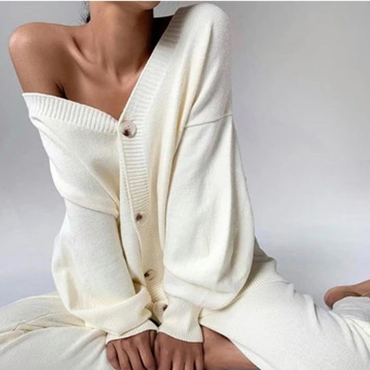 Damen Relaxed Fit Strickanzug mit V-Ausschnitt und Knopfdetail Heidi-Mode