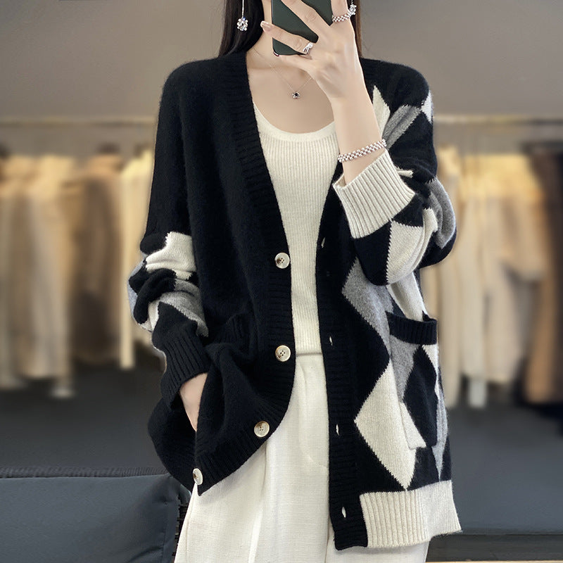 Damen Grobstrickjacke mit modernem Karomuster und praktischen Taschen Heidi-Mode