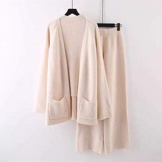 Damen kuscheliges Strickensemble mit weitem Cardigan und bequemen Hosen Heidi-Mode