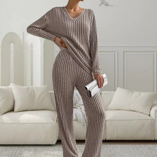Damen Strickanzug mit modischem V-Ausschnitt und feinem Rippdesign Heidi-Mode