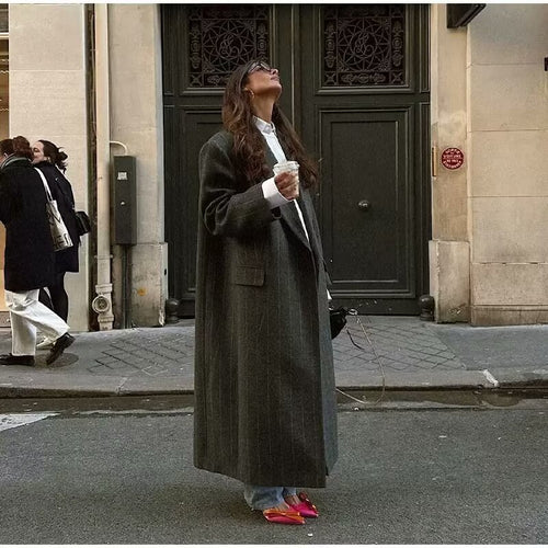 Damen eleganter gestreifter Langblazer mit doppelter Knopfleiste und seitlichen Taschen Heidi-Mode