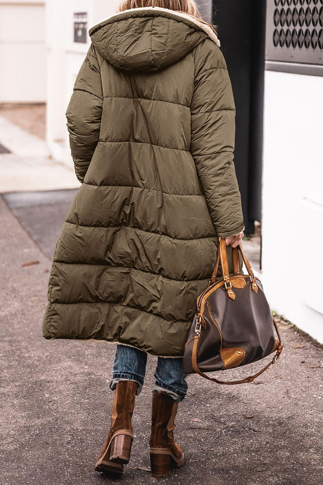 Damen modische Steppjacke mit großzügiger Kapuze und kuscheligem Innenfutter Heidi-Mode