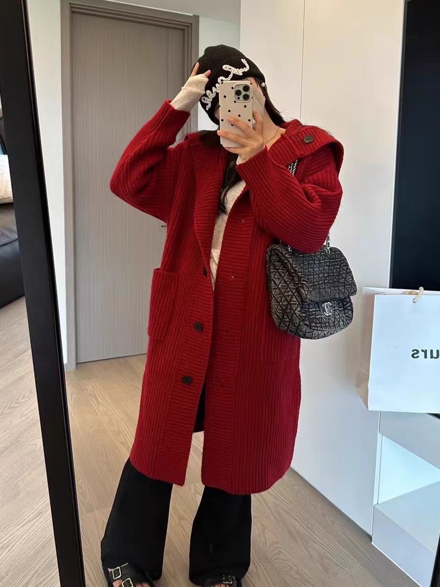 Damen Grobstrickjacke mit voluminösem Schnitt und dekorativen Knöpfen Heidi-Mode