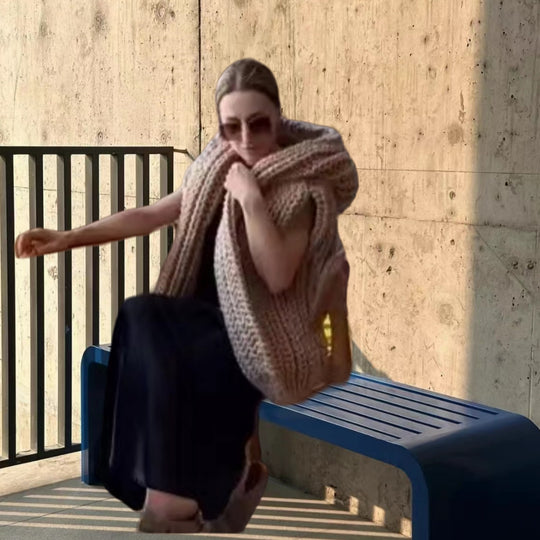 Damen Grobstrick-Hoodiejacke mit oversized Passform und tiefem Kragen Heidi-Mode