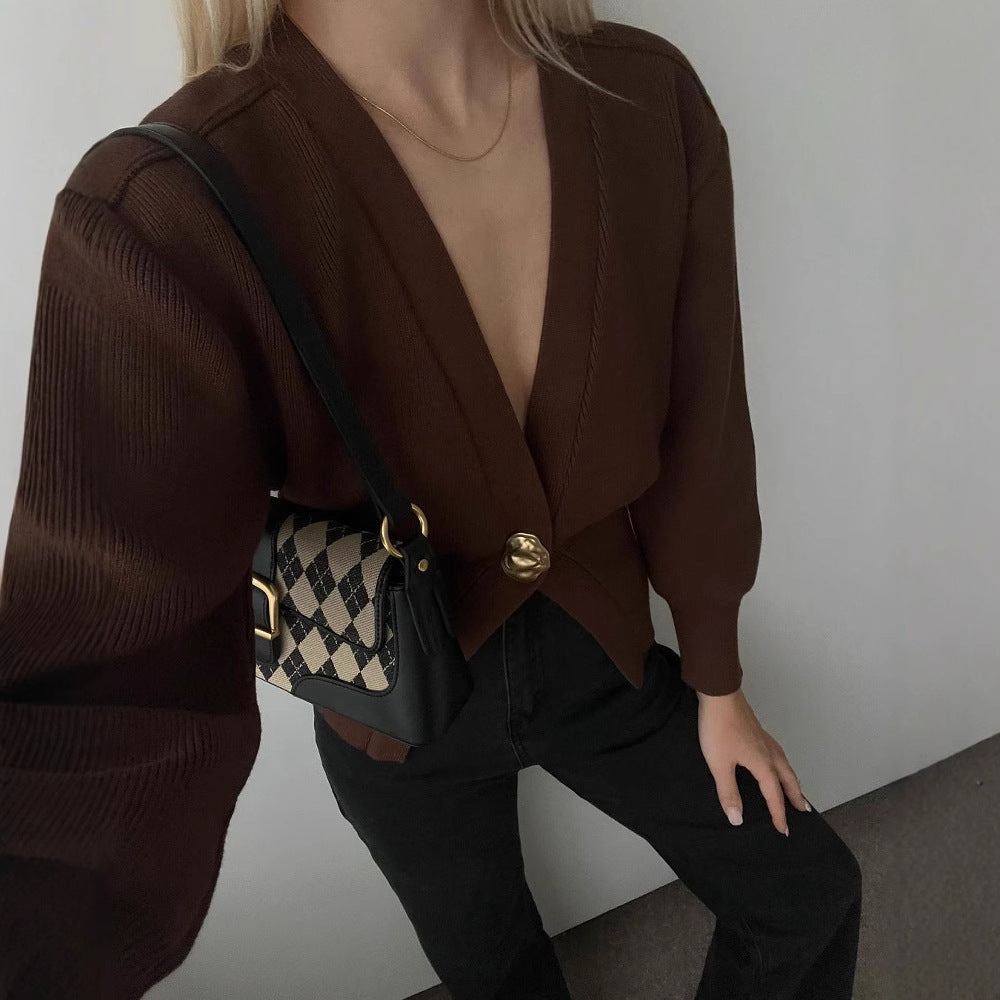 Damen modischer Strickcardigan mit tiefem V-Ausschnitt und dekorativem Knopf Heidi-Mode
