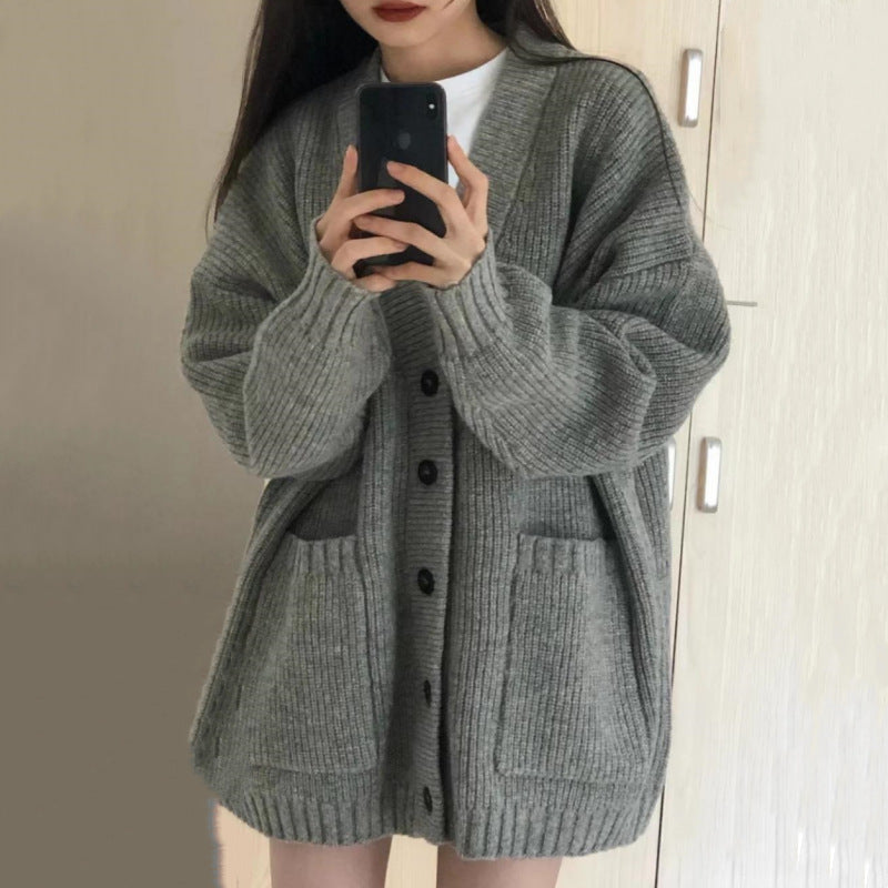 Damen Grobstrickjacke mit großen Taschen und Knopfdetails Heidi-Mode