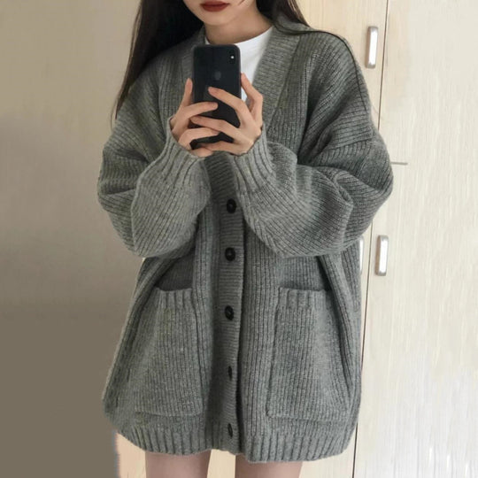 Damen Grobstrickjacke mit großen Taschen und Knopfdetails Heidi-Mode