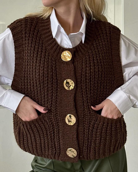 Damen gemütliche Strickweste mit großen Knöpfen und praktischen Taschen Heidi-Mode