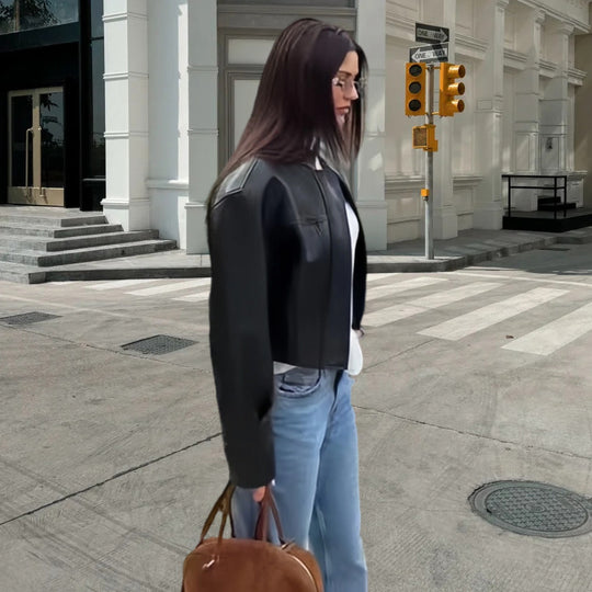Damen Edle Kunstlederjacke mit modernem Stehkragen und kontrastierenden Nähten Heidi-Mode