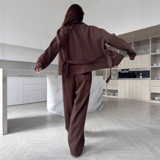 Damen elegantes Loungewear-Set mit Gürteldesign und praktisch knöpfbaren Taschen Heidi-Mode