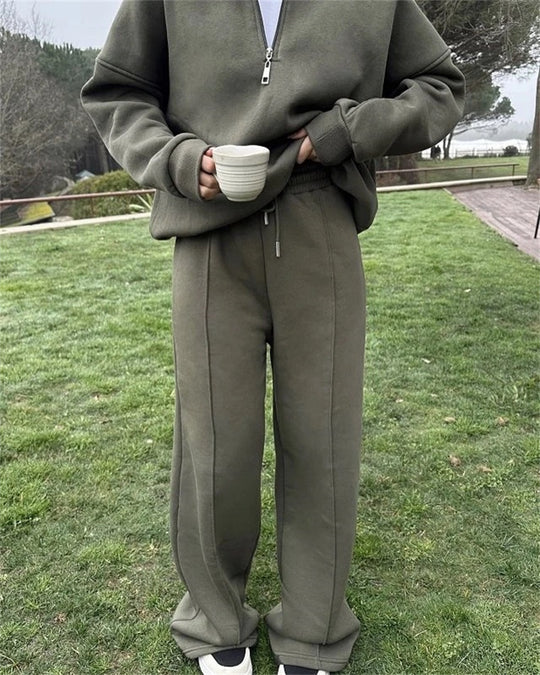 Damen bequemer Fleece-Athleisure-Anzug mit Stehkragen und Reißverschluss Heidi-Mode