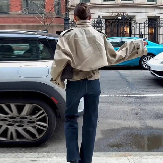 Damen Modische Kurzjacke mit hohem Kragen und Taillengürtel Heidi-Mode