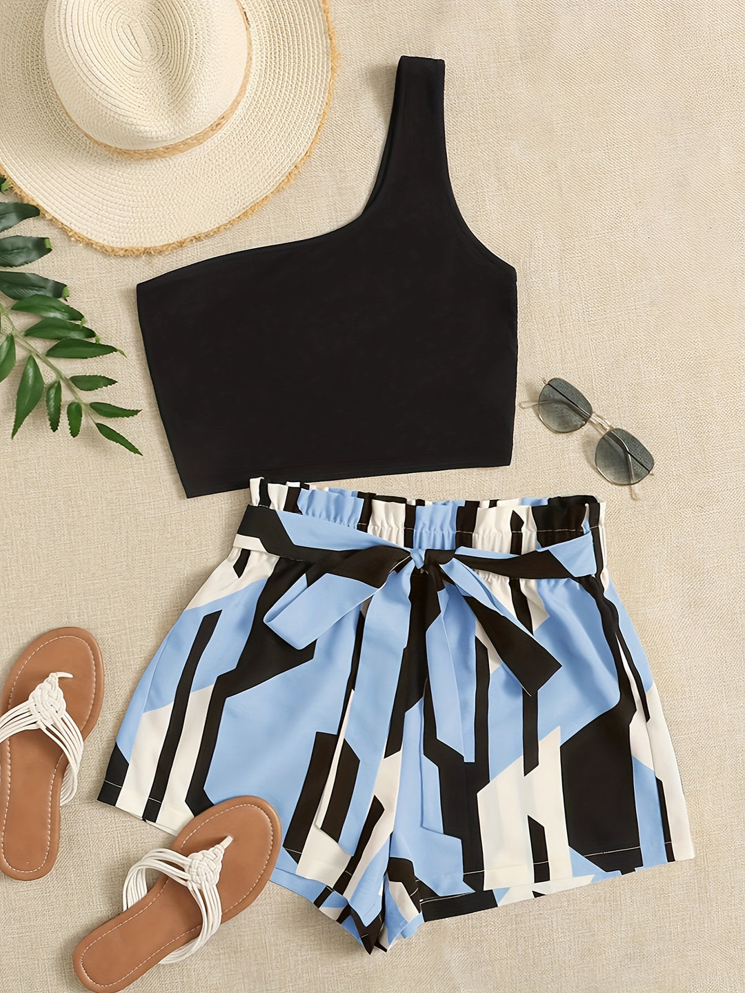 Damen Oberteil und kurze Hosen im modernen Grafikdesign Heidi Mode