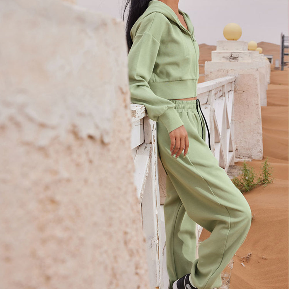 Damen modisches Cropped Sweat- und Jogginganzug-Set mit trendigen Details Heidi-Mode