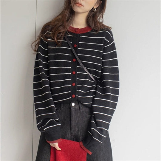 Damen gemütlicher Strickcardigan mit jugendlichem Streifenmuster und praktischem Knopfverschluss Heidi-Mode