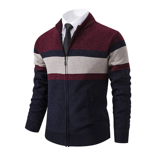 Herren Strickjacke mit hohem Kragen und innovativem Zip Heidi-Mode