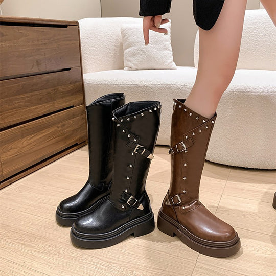 Damen Hochhackige Stiefel mit raffiniertem Riemen-Detail und glänzendem Finish Heidi-Mode