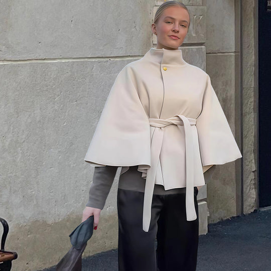 Damen Kapuzenjacke mit Wickelgürtel und elegantem Stehkragen Heidi-Mode
