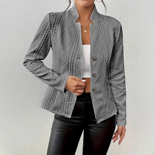 Damen Strickjacke mit modernem Zopfmuster und eleganten Knopfdetails Heidi-Mode