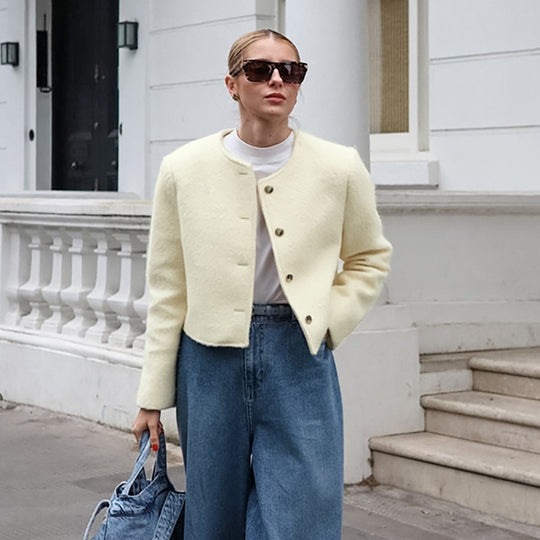 Damen Kurze Bouclé-Jacke mit eleganter Knopfleiste und lässiger Silhouette Heidi-Mode