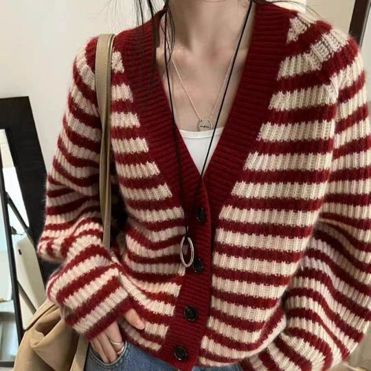 Damen gestreifte Strickjacke mit weitem Schnitt und Knopfdetails Heidi-Mode
