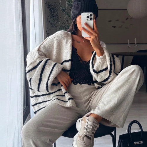Damen Oversize Strickjacke mit gestreiftem Design und voluminösen Ärmeln Heidi-Mode