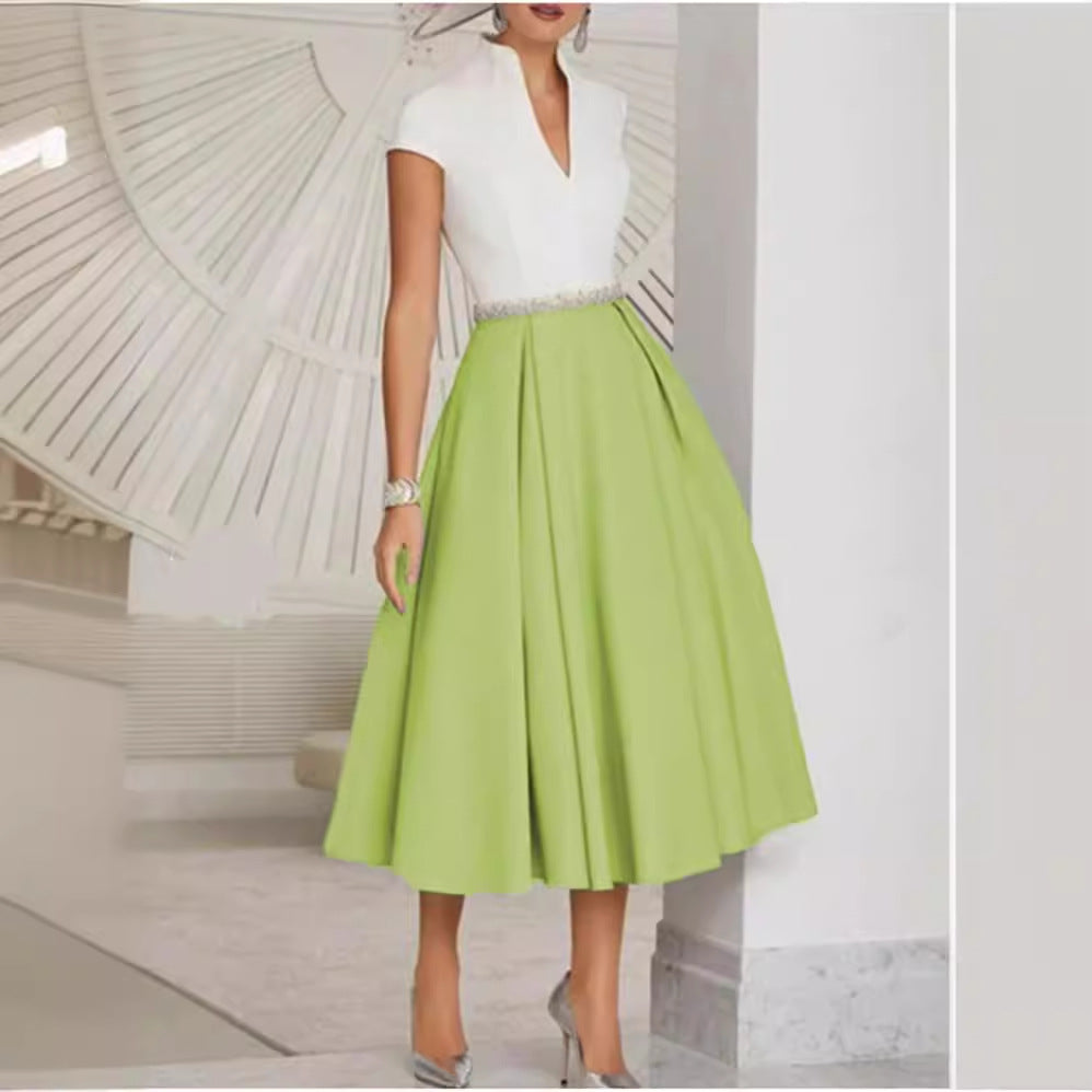 Damen Etuikleid mit hochgeschlossenem Kragen und schwingendem Rock Heidi-Mode