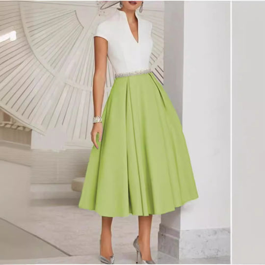 Damen Etuikleid mit hochgeschlossenem Kragen und schwingendem Rock Heidi-Mode