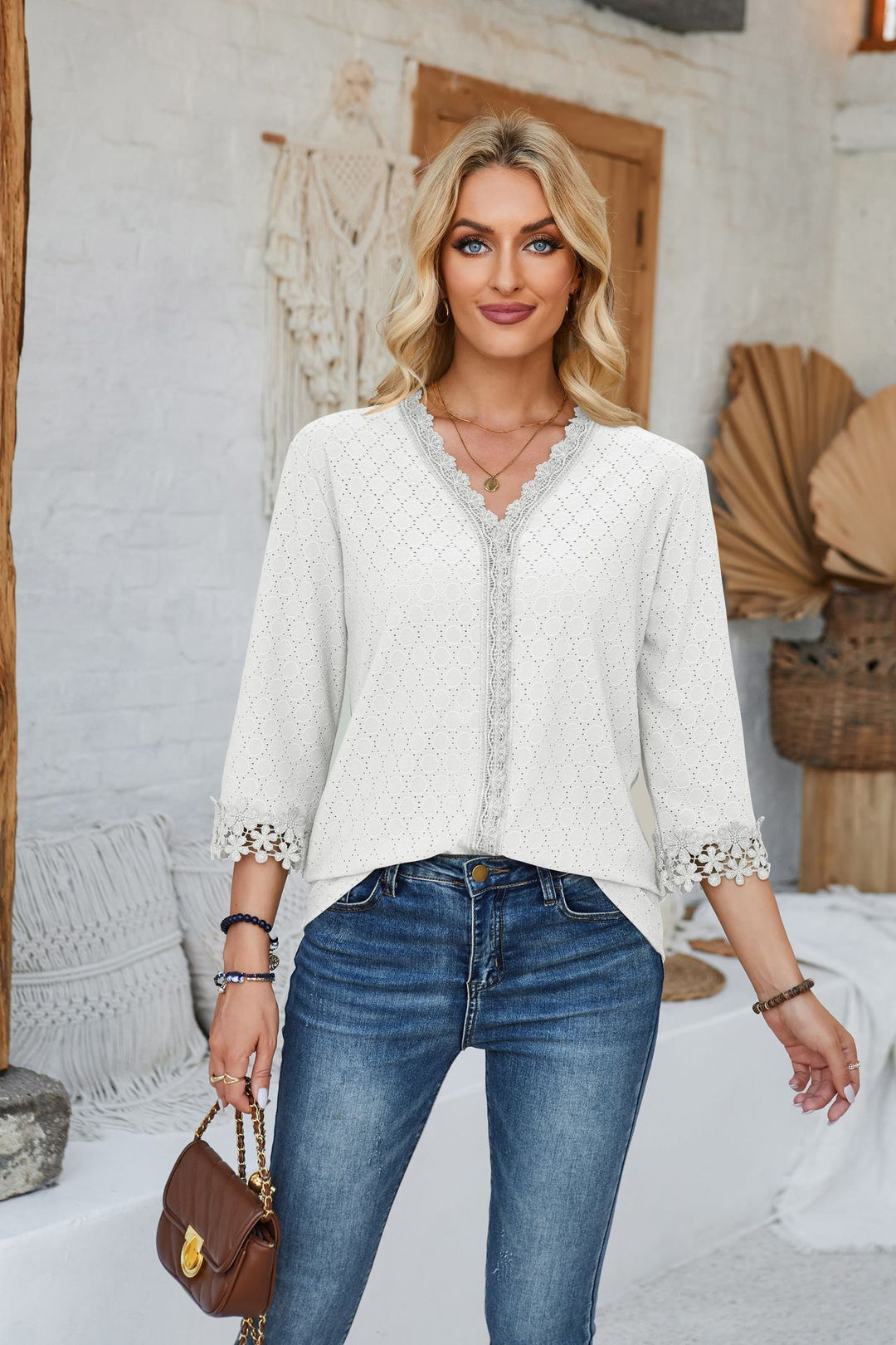 Damen Bluse mit dekorativem Lochmuster und Spitzendetail Heidi-Mode