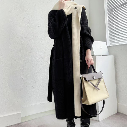 Damen Eleganter langer Mantel mit Gürtel und kontrastierenden Ärmeln Heidi-Mode