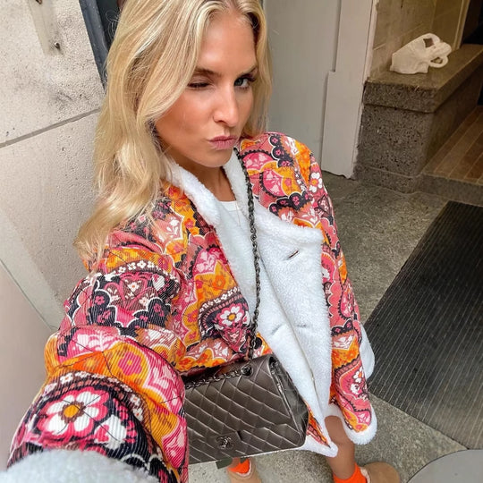 Damen Steppjacke mit floralem Fleece-Innenfutter und elegantem Knopfverschluss Heidi-Mode