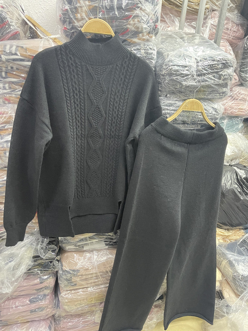 Damen eleganter Strickanzug mit hohem Kragen und farbenfrohem Muster Heidi-Mode