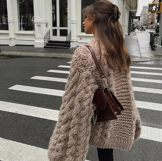 Damen Strickpullover mit voluminösen Ärmeln und strukturiertem Zopfmuster Heidi-Mode